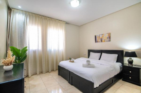 Elegant Apartment Steps from Attractions